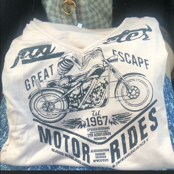 MOTO V NECK GRAPHIC TEE. NWT - Picture 3 of 3